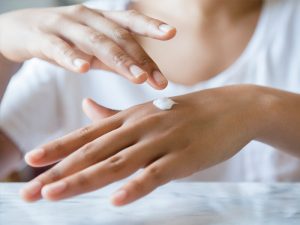 چند روش خانگی برای داشتن دست هایی زیبا